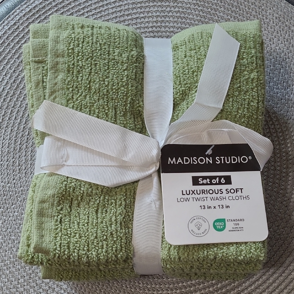 Madison Studio Ribbed Twist Washcloths
